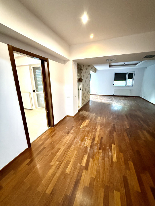 De vânzare |Apartament spatios 3 camere| Gradina| Herăstrău| Nordului