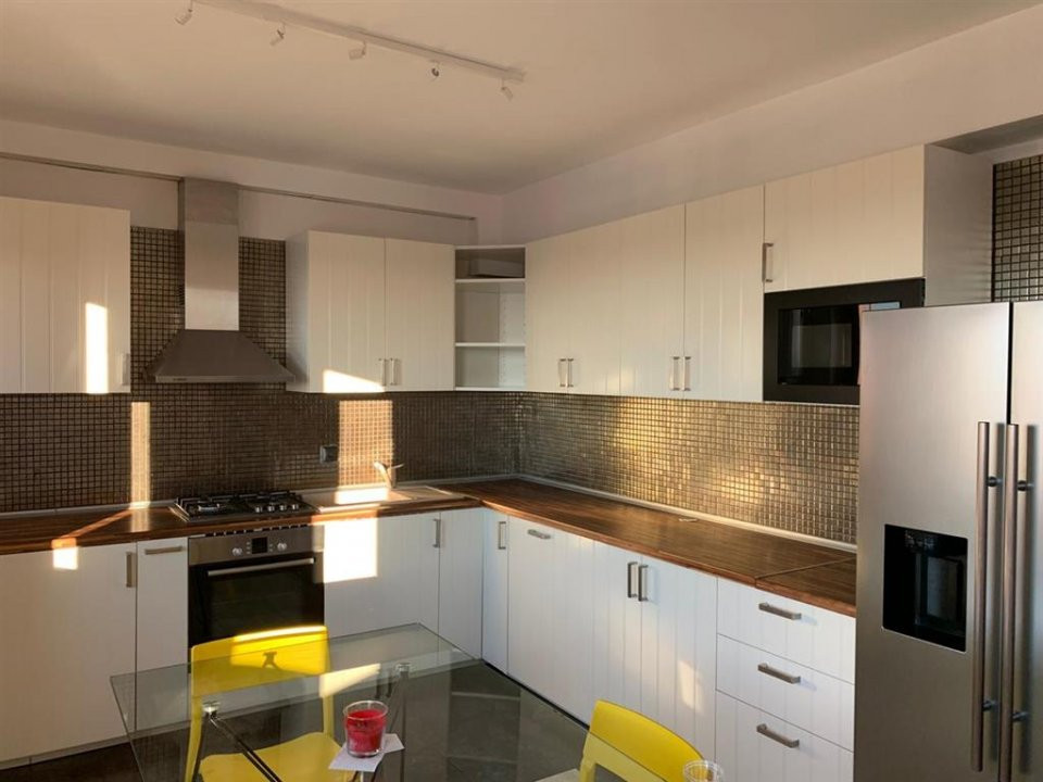 Vanzare Penthouse superb 5 camere Piata Presei Libere
